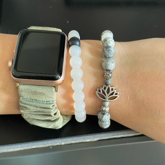 Classic Lokai bracelet & Lotus flower bracelet bundle - Picture 4 of 5